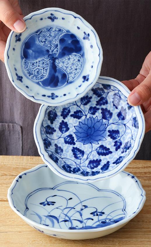 Regular Japanese Blue and White Flower-shaped Plate, 17 cm (Blue Glass Flower Pattern)