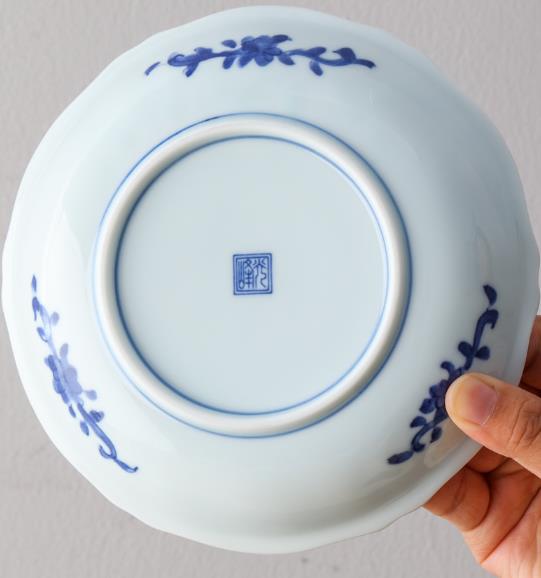 Regular Japanese Blue and White Flower-shaped Plate, 17 cm (Blue Glass Flower Pattern)