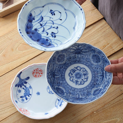 Regular Japanese Blue and White Flower-shaped Plate, 17 cm (Marumon Karako Pattern)