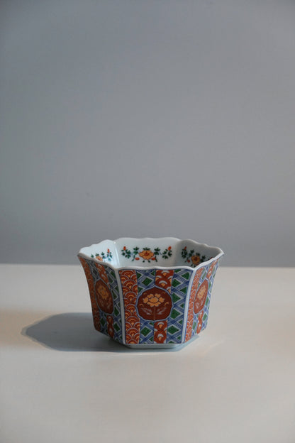 Japanese Imari Red Floral Pattern Hexatognal Bowl, Small 9 cm