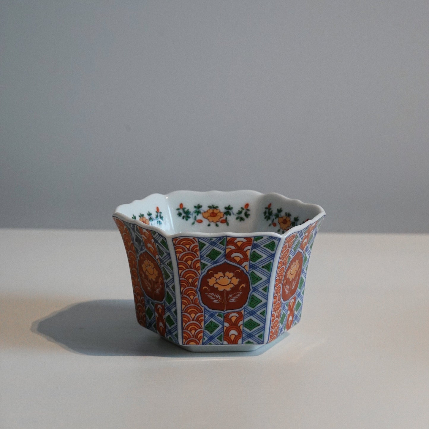 Japanese Imari Red Floral Pattern Hexatognal Bowl, Small 9 cm